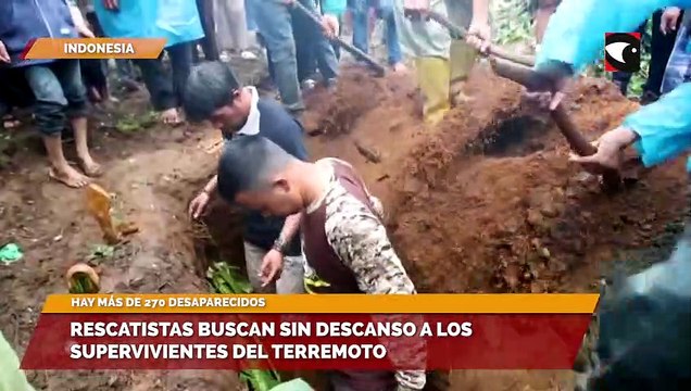 Rescatistas buscan sin descanso a los supervivientes del terremoto