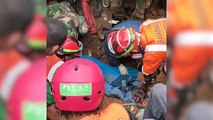 Un niño de 6 años rescatado con vida dos días después del sismo en Indonesia
