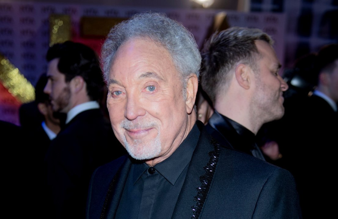 Sir Tom Jones has "two new hips"