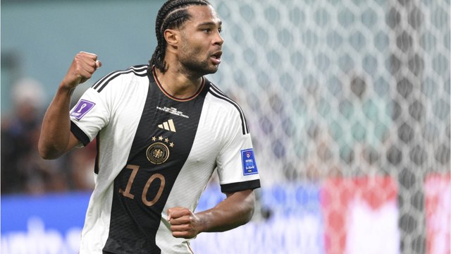 VOICI - Coupe du monde de football 2022 : pourquoi les joueurs allemands ont-ils posé avant le match la main sur la bouche ?