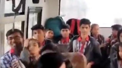 कानपुर देहात: स्कूली बच्चों को लाने ले जाने की कैसी हैं व्यवस्थाएं, सुनिए अभिवावकों की राय