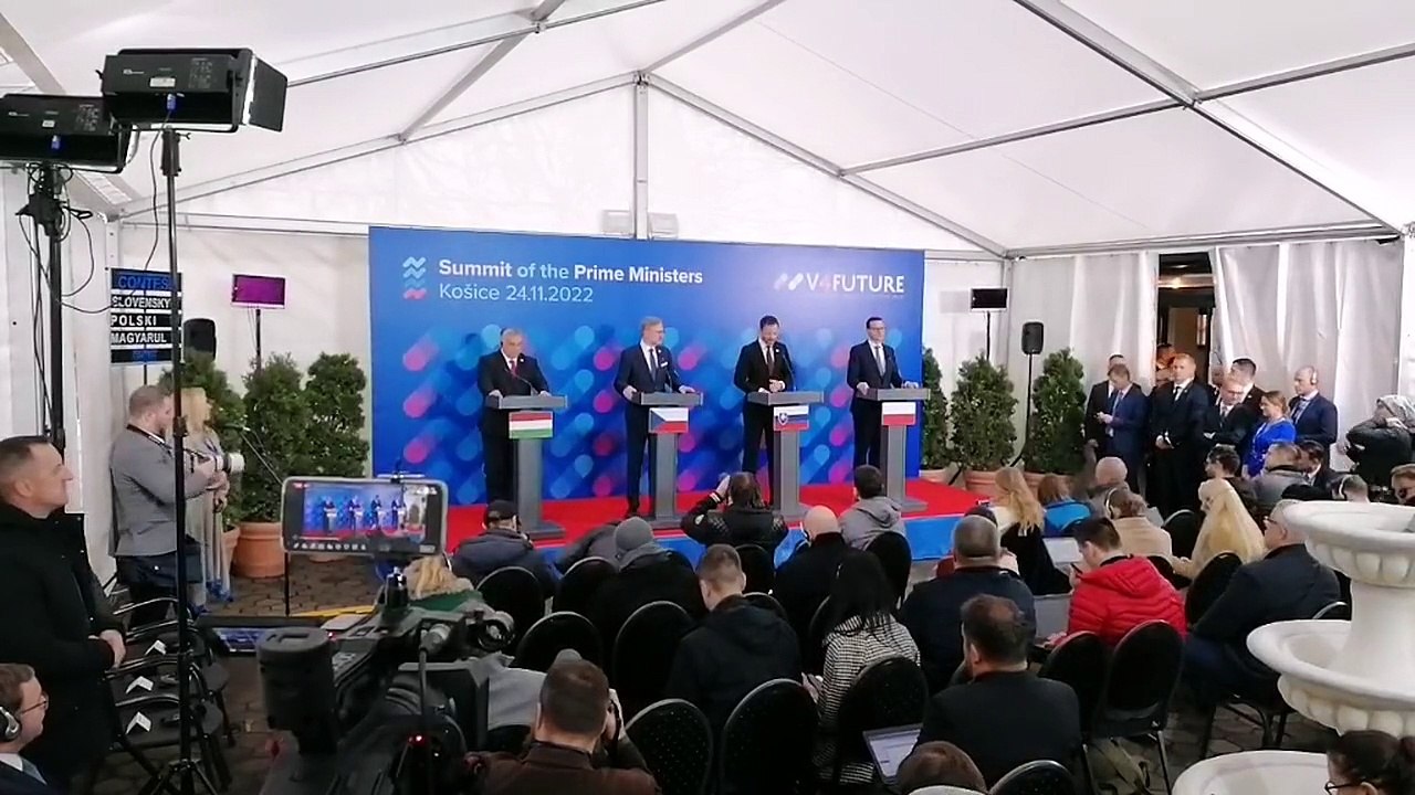 ZÁZNAM: Premiér požiadal predsedov vlád V4 o pomoc v zdravotníctve