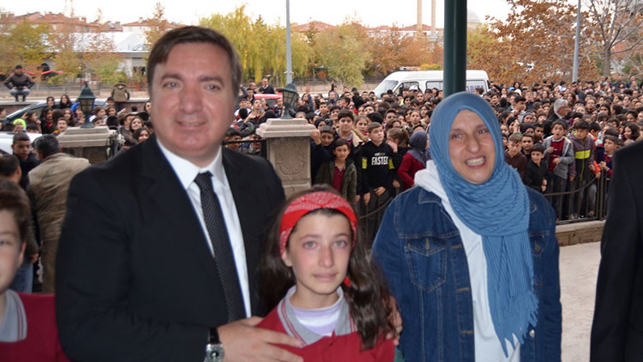 Aksaray'da kanser tedavisi gören öğretmene, öğrencilerinden duygulandıran ziyaret