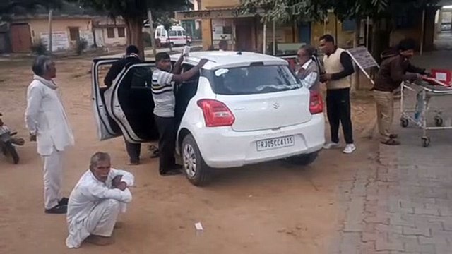 पत्नी पर शक करता था गनमैन, मां-बेटे को मारी गोली, मां की मौत