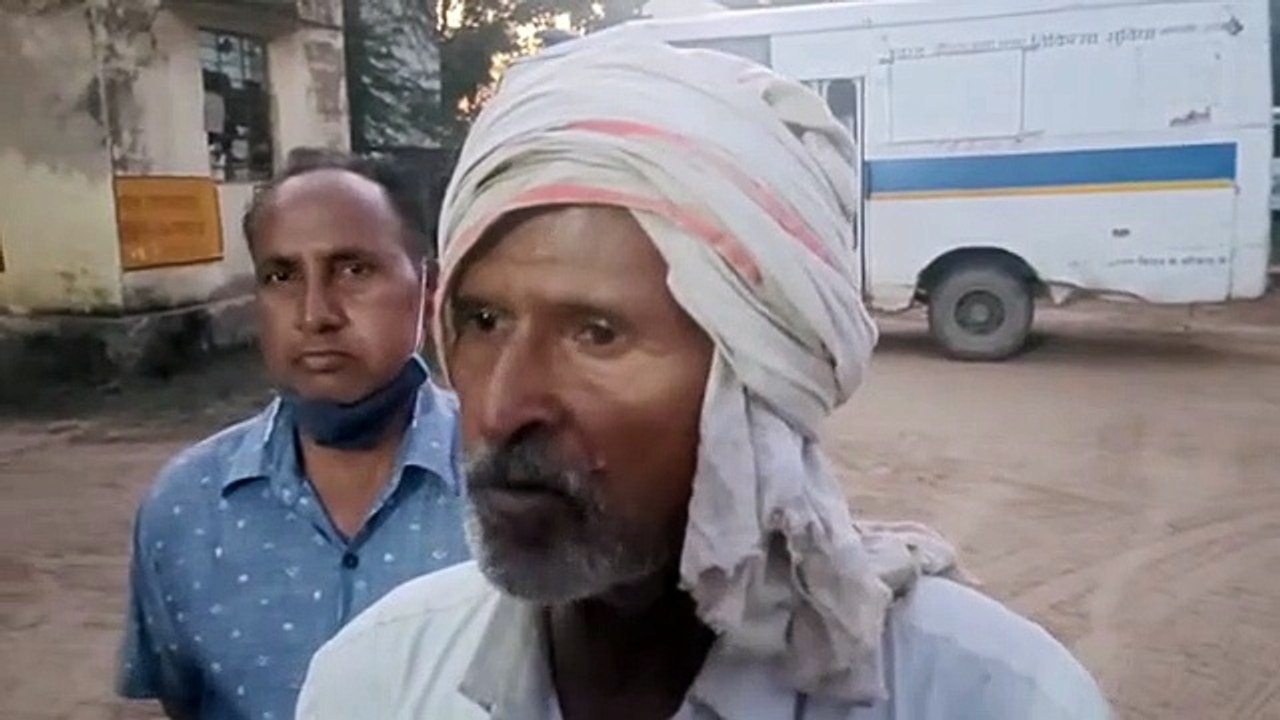 पत्नी पर शक करता था गनमैन, मां-बेटे को मारी गोली, मां की मौत