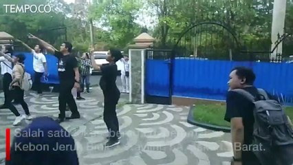 Proses Penggerebekan Sarang Penipuan yang Melibatkan Warga Cina