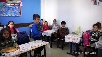 Batman'da bir öğrenci öğretmenine canlı tavuk hediye etti