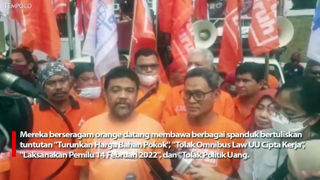 Peringati May Day, Massa Dari Partai Buruh Datangi KPU RI