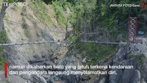 Baru Sebulan Beroperasi, Jembatan Gantung Gladak Perak Ditutup Akibat Longsor