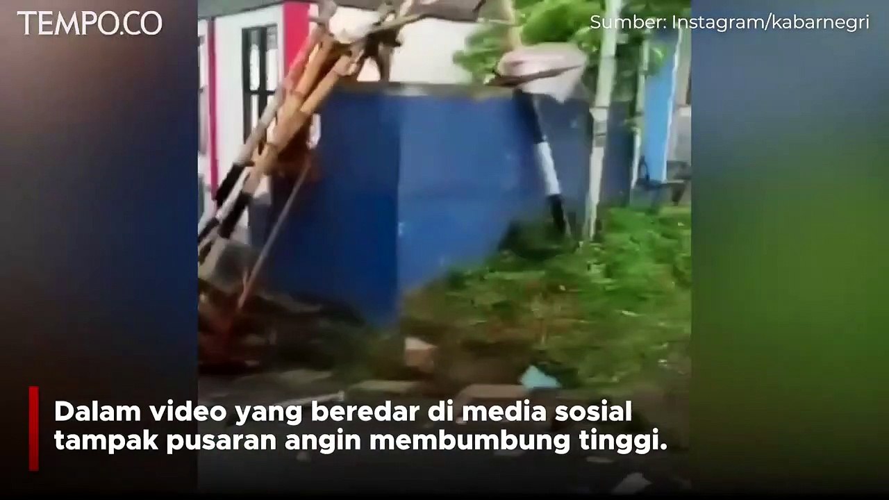 Penampakan Pusaran Angin Putting Beliung di Lebak Banten