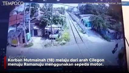 Download Video: Main Terobos Rel Kereta, Pemotor di Cilegon Tewas Ditabrak Kereta Api