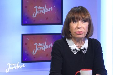 "Pendant 8 ans, j'ai dormi les yeux ouverts" : Danièle Évenou revient sur ses chirurgies esthétiques ratées