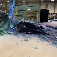 Depremin ardından cam fabrikasının son hali şok etti