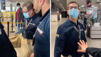 En video: funcionario de Migración agredió a patadas a un viajero en aeropuerto El Dorado