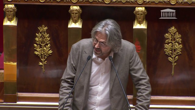 Aberration législative , torture : Aymeric Caron, député LFI-Nupes, défend sa proposition d'interdiction de la corrida