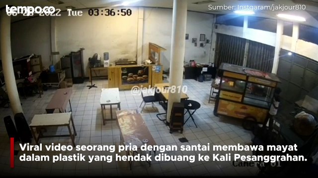 Dengan Santai Pria Ini Bawa Mayat Pakai Troli, Mau Dibuang ke Kali Pesanggrahan