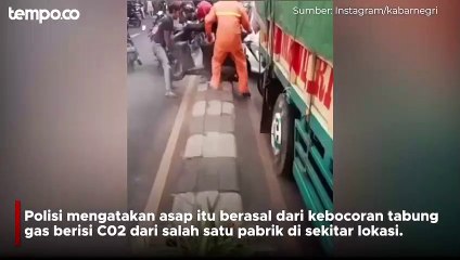Asap Tebal Mengepul di Jalanan Cimone Tangerang, Bikin Para Pengendara Panik