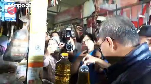 Jokowi Ingatkan Zulkifli Hasan yang Kampanye Anaknya Saat Bagi Minyak Goreng