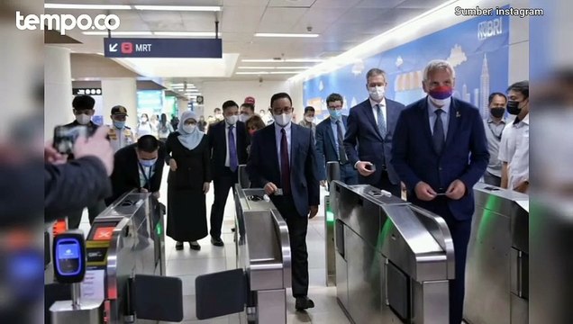 Anies Baswedan Jajal Catwalk ala Citayam Fashion Week di Dukuh Atas: Tak Sekeren Remaja SCBD