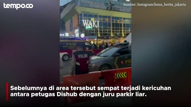 Beberapa Kali Ricuh, Catwalk Citayam Fashion Week Diblokade Pakai Mobil Polisi