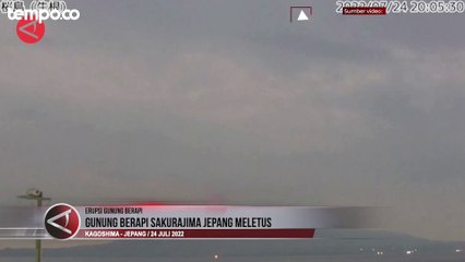 Descargar video: Gunung Berapi Sakurajima di Jepang Meletus, Asap Hitam Membumbung Tinggi