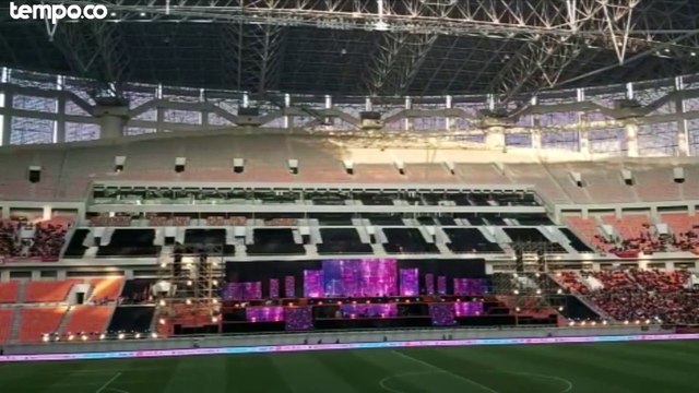 Grand Launching JIS, Pagar Pembatas Tribune Roboh