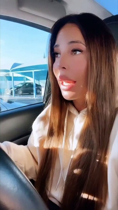 "Je marche avec un couteau dans mon sac" : Kim Glow, l'ex-candidate de télé-réalité qui était dans Les Marseillais pète un câble après avoir été insultée par deux inconnues.