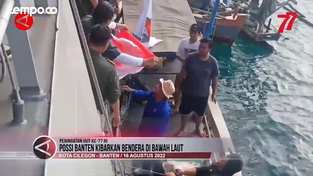 Peringati HUT RI ke-77, POSSI Kibarkan Bendera Merah Putih di Bawah Laut
