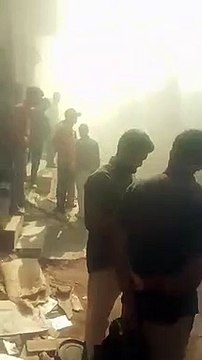 Burning factory : कपड़े की फैक्ट्री में आग, कपड़ा व मशीनें जलीं