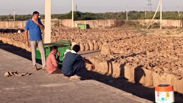 मूण्डवा पहुंचा मूंग खरीद का बारदाना, आज होगी नियमित खरीद