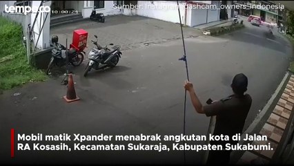 Rekaman CCTV Xpander Vs Angkot, Pengemudi Ibu Paruh Baya yang Panik Injak Gas