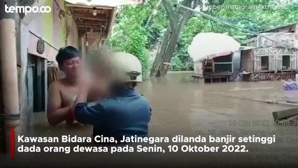 下载视频: Momen saat Petugas Evakuasi Bayi Akibat Banjir di Jatinegara