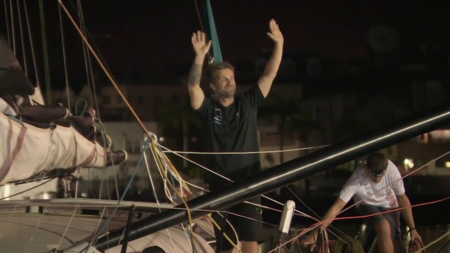 Route du Rhum - Destination Guadeloupe 2022 - Arrivée d'Eric Bellion - Interview Ponton