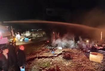 SİLVAN'DA GÖÇER ÇADIRI YANDI 55 KOYUN ÖLDÜ