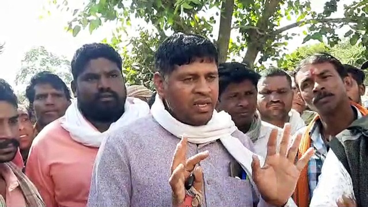 युवक की मौत के बाद आ​र्थिक सहायता के लिए अड़े प...