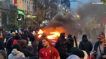 Krawalle in Brüssel nach 0 : 2 Niederlage Belgiens gegen Marokko - Polizei setzt Wasserwerfer ein