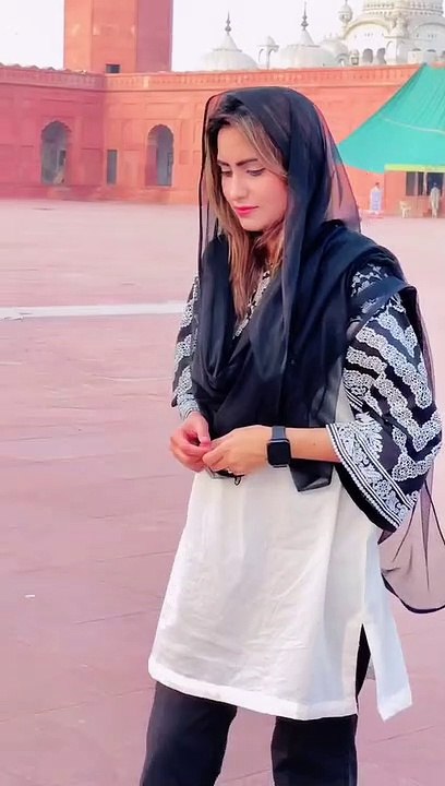 Sofia kaif