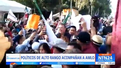 Presidente de México encabeza multitudinaria marcha para conmemorar su cuarto año de Gobierno