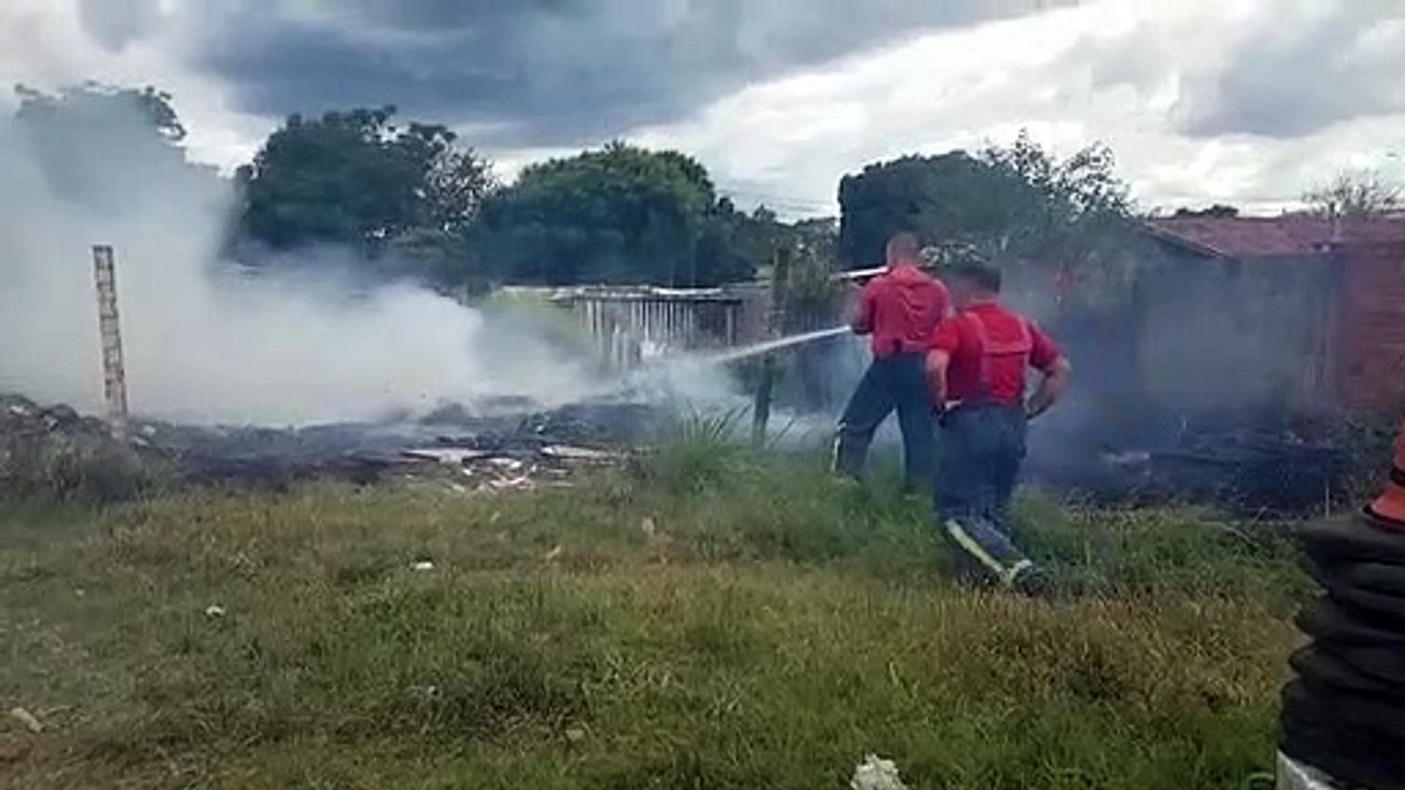 Queima de lixo mobiliza Corpo de Bombeiros no Pioneiros Catarinenses