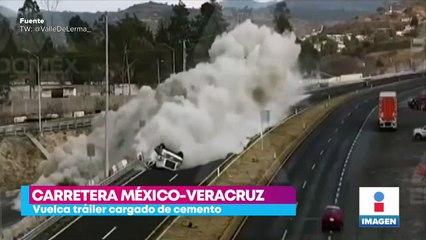 Tráiler cargado de cemento vuelca en la México-Veracruz