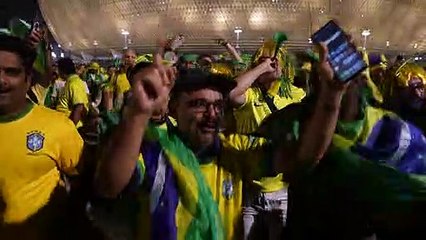 Brasileiros celebram vitória em estreia no Catar