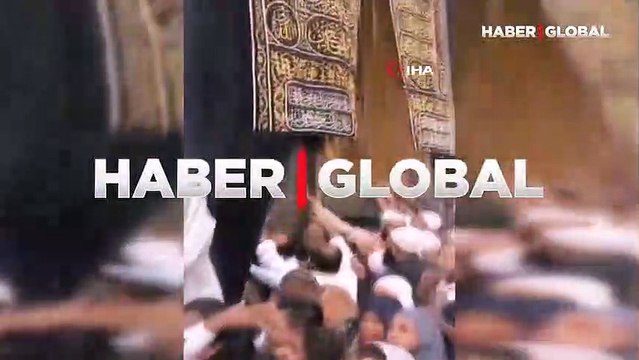 Şiddetli yağışa aldırmadan Kabe'yi dualarla tavaf ettiler