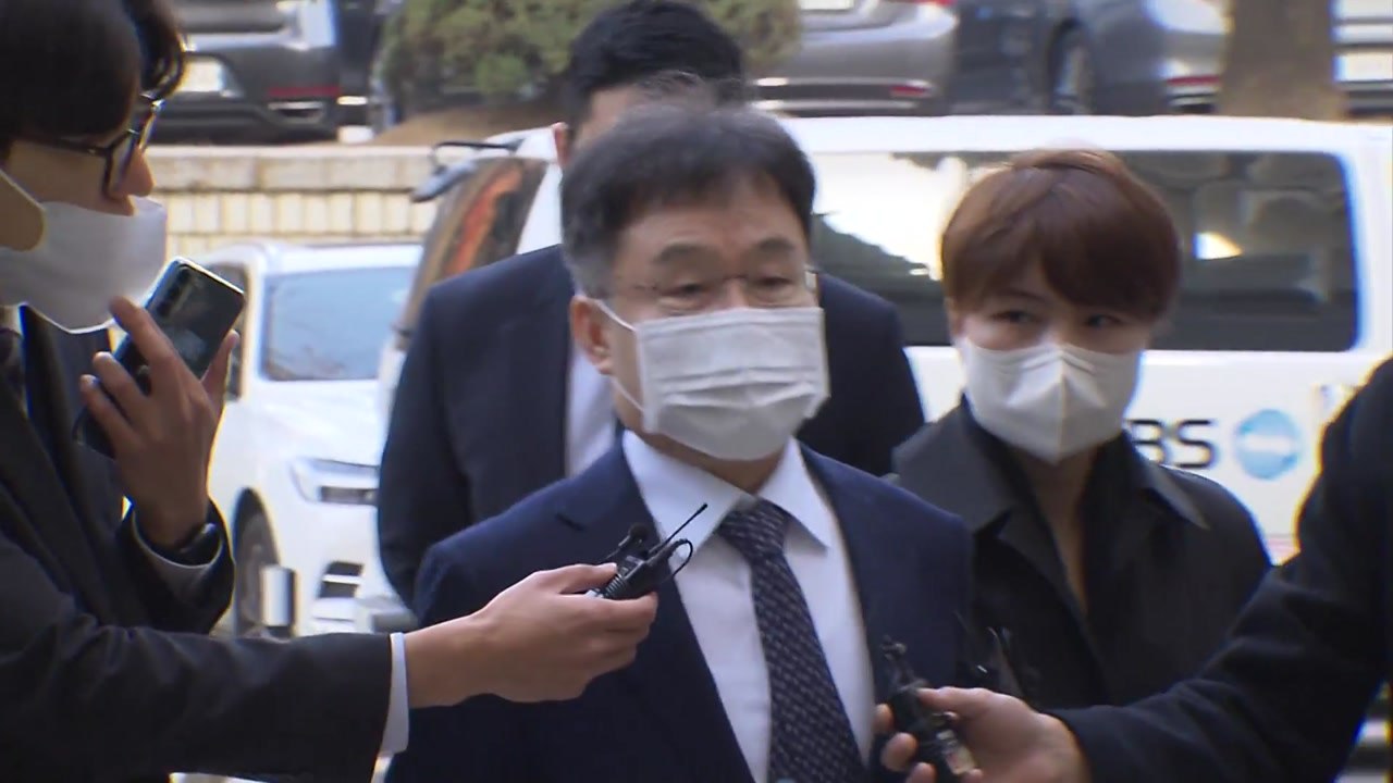김만배, 석방 뒤 첫 대장동 재판 출석...묵묵부답 / YTN