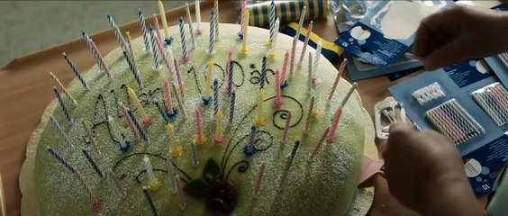 Le vieux qui ne voulait pas fêter son anniversaire Bande-annonce (EN)