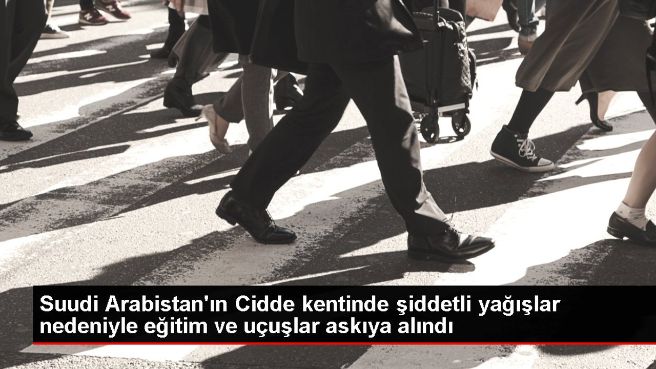 Suudi Arabistan'ın Cidde kentinde şiddetli yağışlar nedeniyle eğitim ve uçuşlar askıya alındı