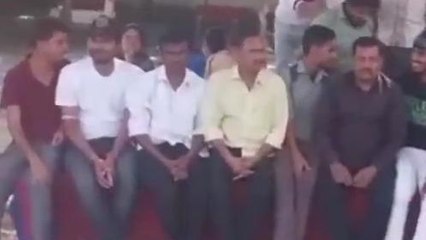 श्योपुर: नेत्र शिविर से एक दिन पहले बैठे धरने पर आउटसोर्स कर्मी, देखे खास रिपोर्ट