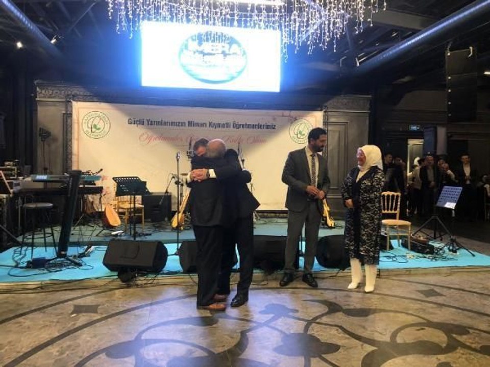 Lise öğretmeni, Gaziosmanpaşa Belediye Başkanı Usta'ya sürpriz yaptı