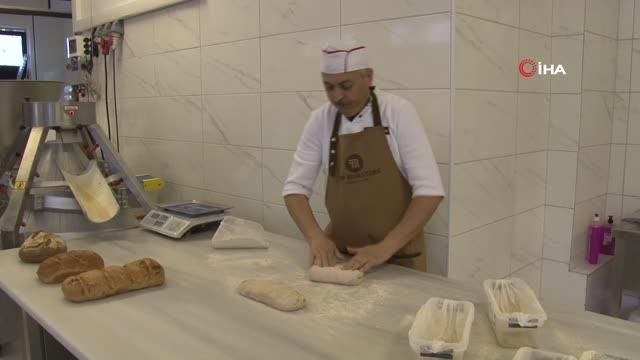 Kadıköy'de fabrika gibi lise: Ekmek üretip, restoran işletiyor ve kahve satıyorlar