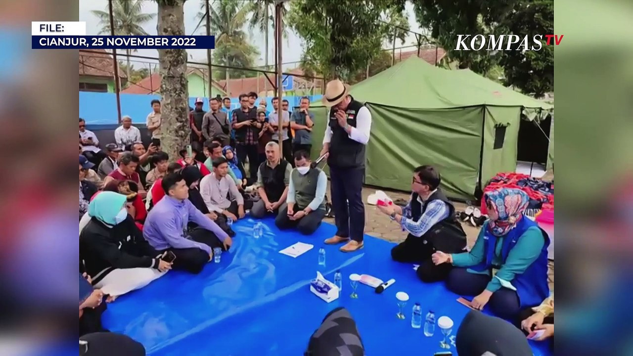 Momen Ridwan Kamil Menangis saat Bertemu Korban Gempa Cianjur di Posko Pengungsian