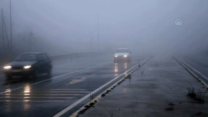 Bolu Dağı'nda sis ve sağanak etkili oluyor